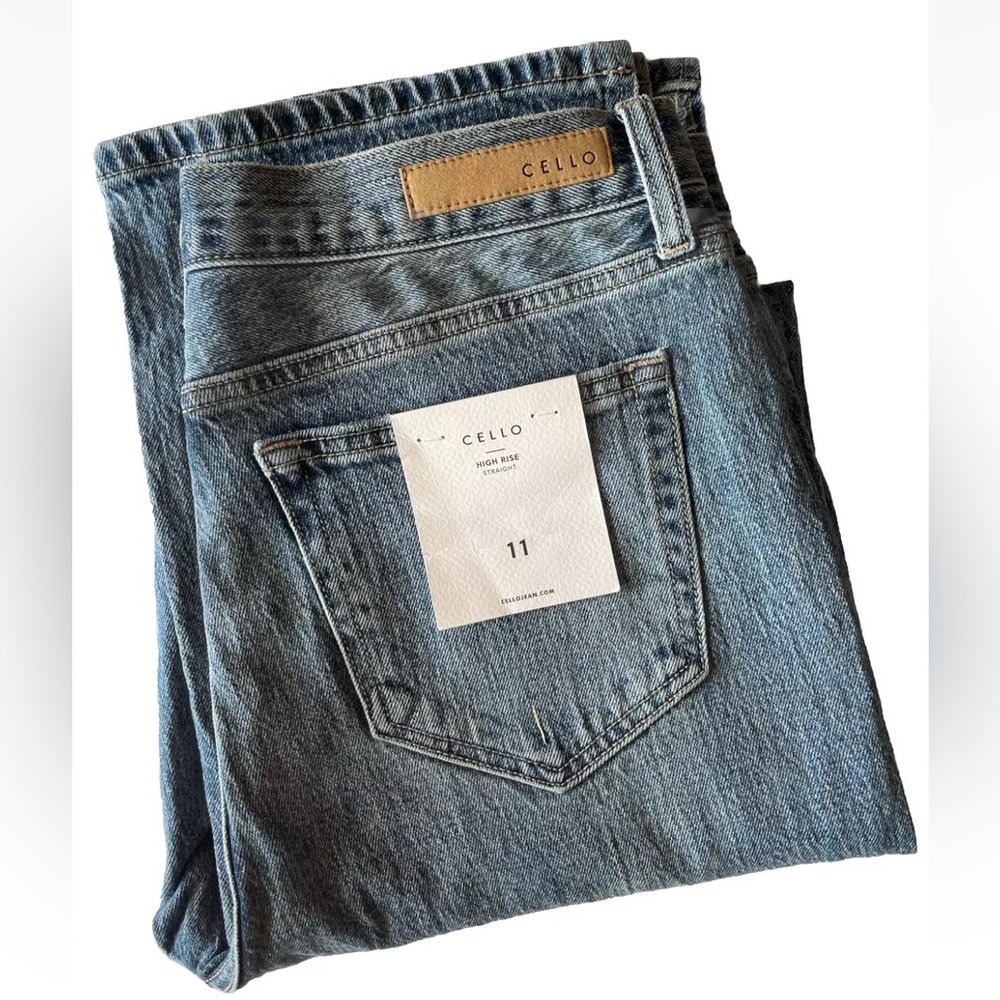 NWT Cello Jeans High Rise Straight With Slit‎ At Ankle Size: 11